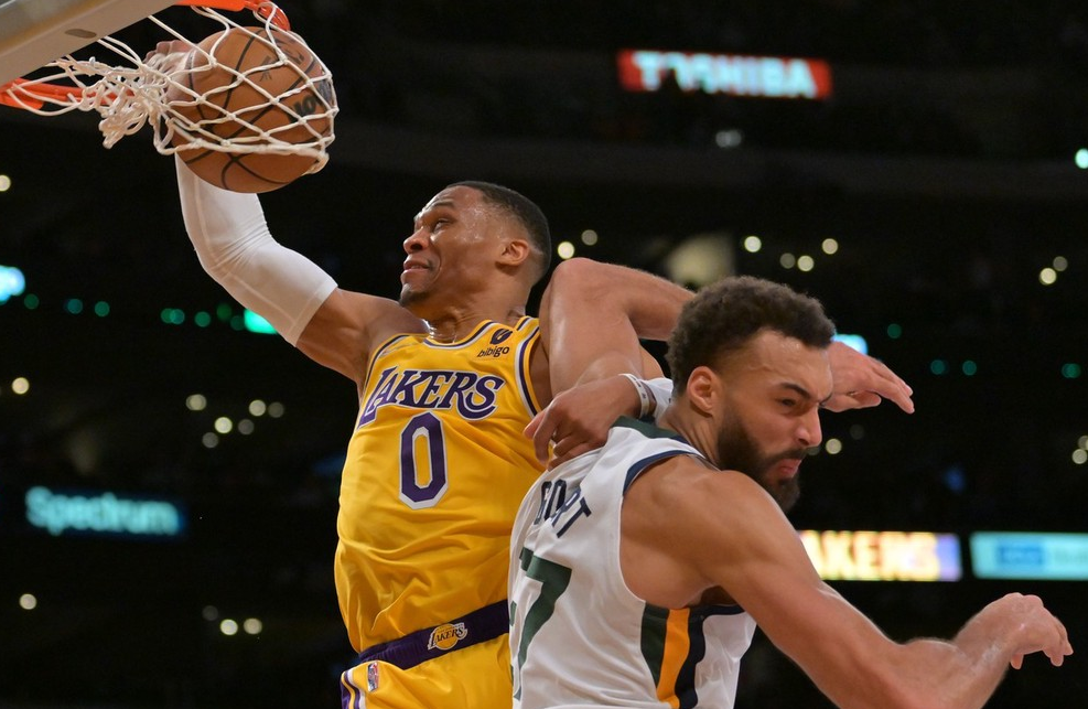 莱万多夫斯基新星关键助攻表现惊艳，湖人未来可期！(莱万多夫斯基十佳球)九游游戏官方网站