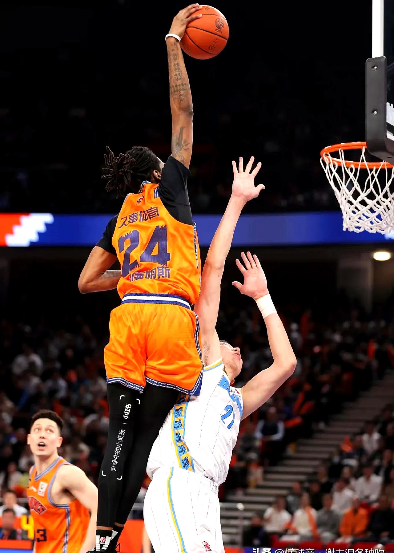 包含广东宏远迎NBA常规赛关键赛；关键时刻遗憾出局；更衣室稳定；身体对抗强度拉满的词条