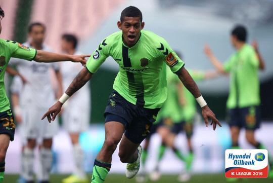 尼斯发布备战花絮；转会期回应争议；亚冠任务艰巨；数据趋势出现新变化的简单介绍